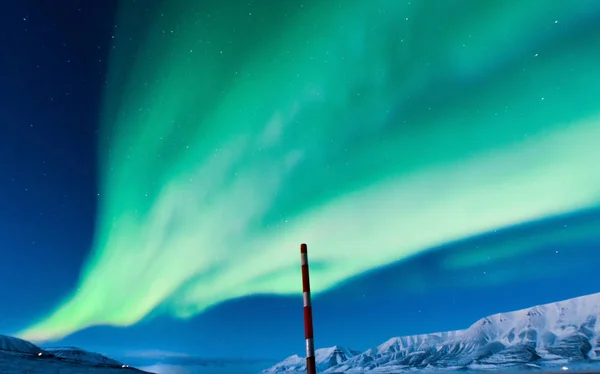 As luzes polares do norte na Noruega Svalbard — Fotografia de Stock