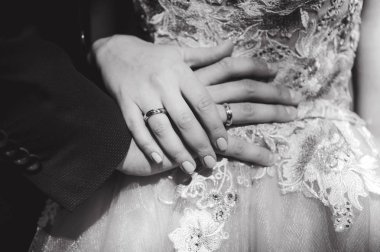 çiftler elinde yüzükler