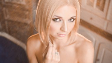 güzel makyaj kadınla