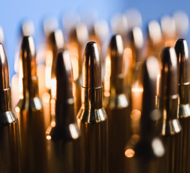 yakın çekim metal mermi