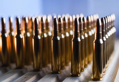 yakın çekim metal mermi