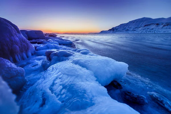 Mavi donmuş su — Stok fotoğraf
