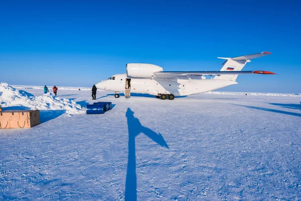 在北极雪平原雪多维数据集模式雪花线营 Barneo — 图库照片