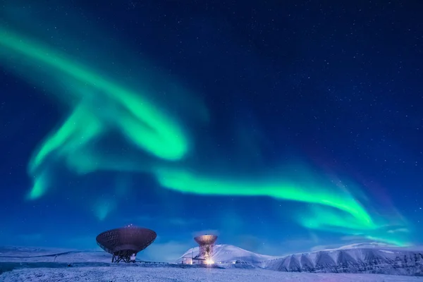 The polar arctic Northern lights aurora borealis sky star in Norway Svalbard in Longyearbyen the moon mountains — Stock Photo, Image