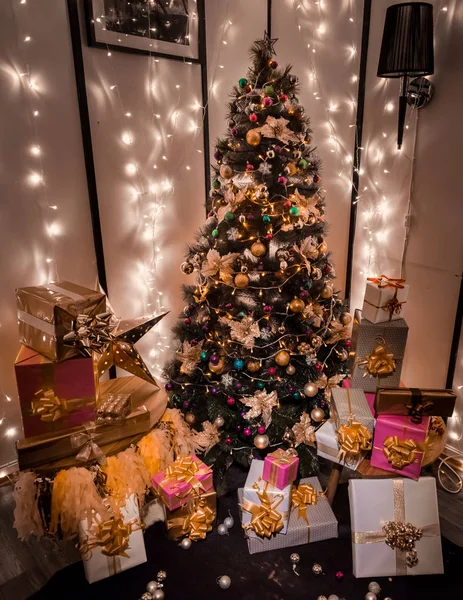 Selamat Hari Natal Cahaya Pohon Tahun Baru Dengan Dekorasi Bintang — Stok Foto