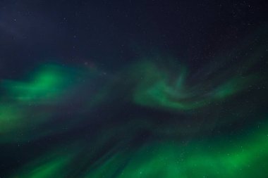 Kutup kutup kuzey ışıkları aurora borealis gökyüzü ay Dağları Norveç Svalbard Longyearbyen City içinde yıldız