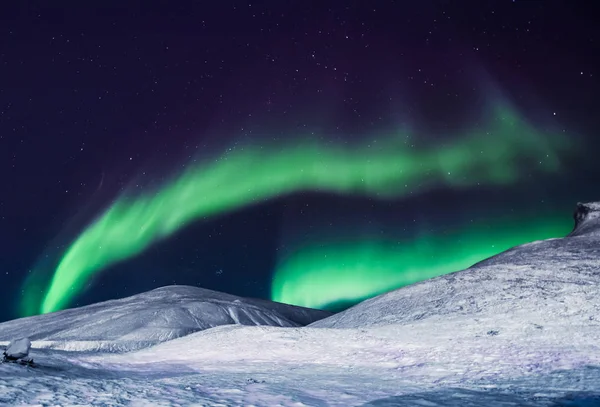 Kutup Kutup Kuzey Işıkları Aurora Borealis Gökyüzü Dağları Norveç Svalbard — Stok fotoğraf