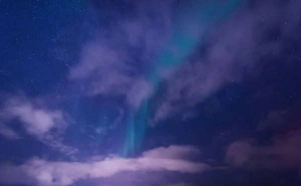 ノルウェーのスバールバル諸島ロングイェールビーン市町山での北極北極のオーロラ オーロラ空星 — ストック写真