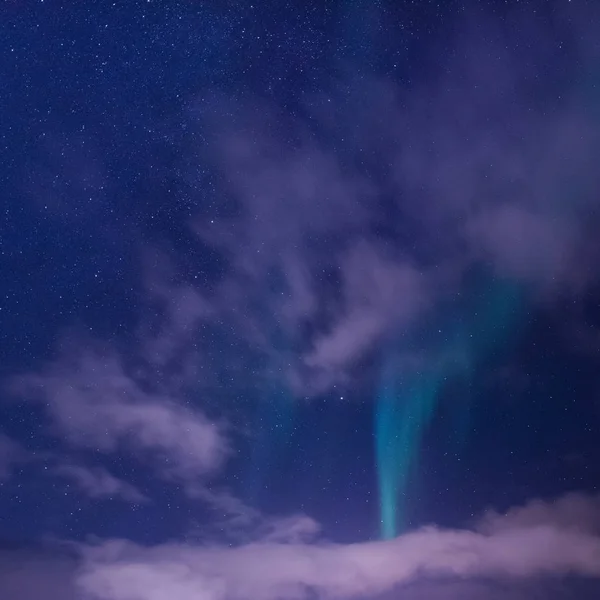 ノルウェーのスバールバル諸島ロングイェールビーン市町山での北極北極のオーロラ オーロラ空星 — ストック写真