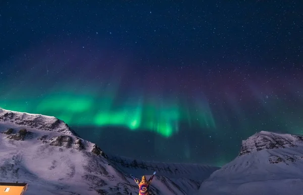 Norveç Svalbard Longyearbyen Şehir Dağları Nda Kutup Kutup Kuzey Işıkları — Stok fotoğraf