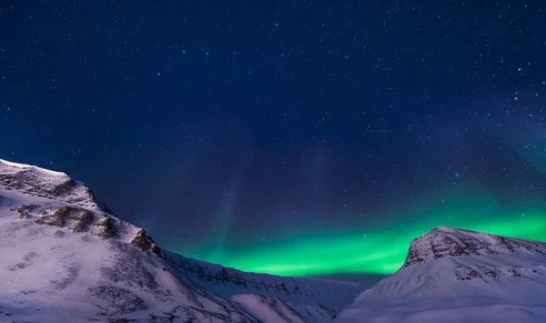 Norveç Svalbard Longyearbyen Şehir Dağları Nda Kutup Kutup Kuzey Işıkları — Stok fotoğraf