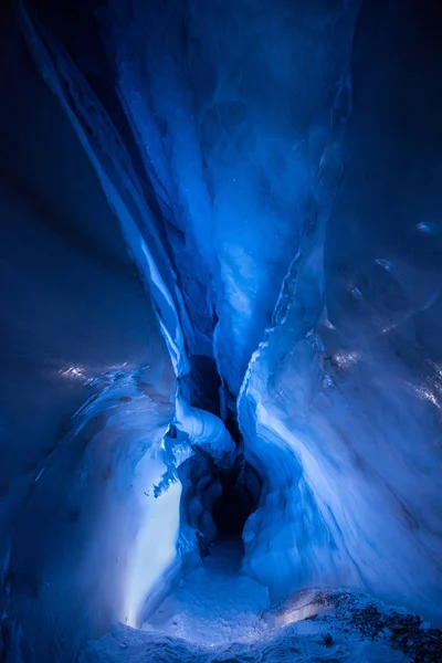 挪威朗伊尔城的北极北极北冰洞穴 — 图库照片