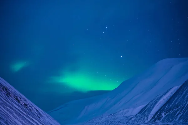 Sarki Sarki Északi Fények Aurora Borealis Csillag Norvégiában Svalbard Longyearbyen — Stock Fotó