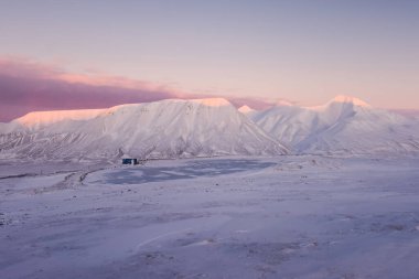  Norveç manzara doğa Spitsbergen Longyearbyen Svalbard Arktik Okyanusu kış kutup gün günbatımı gökyüzü dağ