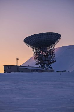  Norveç manzara doğa Spitsbergen Longyearbyen Svalbard Arktik Okyanusu kış kutup gün günbatımı gökyüzü dağ