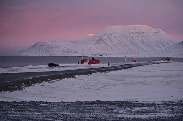  Norveç manzara doğa Spitsbergen Longyearbyen Svalbard Arktik Okyanusu kış kutup gün günbatımı gökyüzü dağ