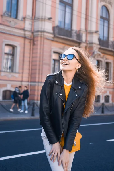 Närbild Porträtt Ung Sexig Flicka Hipster Vacker Blondin Med Solglasögon — Stockfoto
