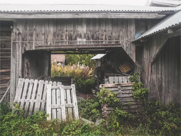 Stare drewniane opuszczonych pass — Zdjęcie stockowe