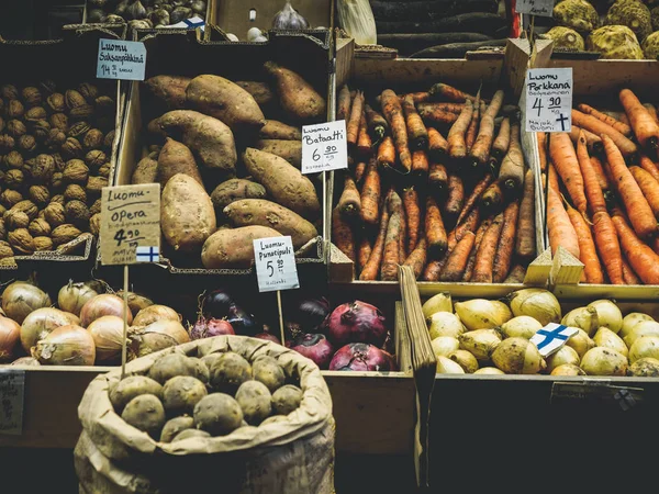 Yerel Market mevsim sebzeleri