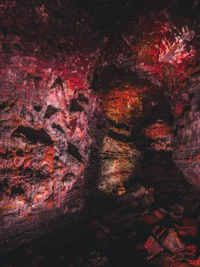 Muhteşem lav tünel içinde