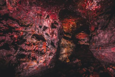 Muhteşem lav tünel içinde