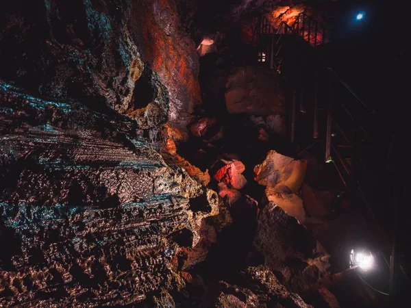 Muhteşem lav tünel içinde