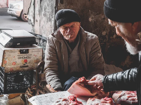 Tbilisi Gruzie Prosince 2017 Maso Prodejce Dezerter Bazaru Horizontální — Stock fotografie