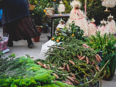 Aralık 2017, Tiflis, Gürcistan'daki New Year's Eve. Geleneksel chichilaki - Gürcü Noel ağacı ve tatil dekorasyon