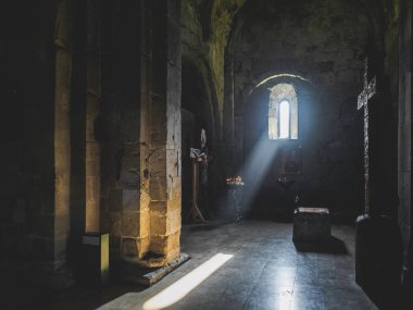 Ocak 2018, Samtavro Manastırı, Mtsheta, Georgia. İç, güzel ışık. Yatay fotoğraf