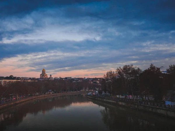 Vista Pôr Sol Tbilisi Sobre Rio Kura Geórgia Céu Colorido — Fotografia de Stock