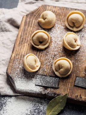 köfte ile tanışın om ahşap tahta 