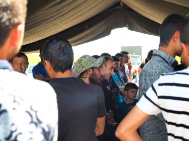 Ararat vadi, Ermenistan. 2nd Mayıs 2018. Protestocular Ermenistan, barışçı protestolar sırasında insanlar yollar kapalı 