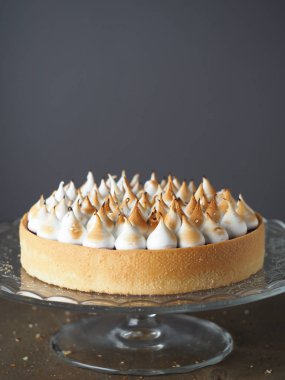 krem şanti ile lezzetli çikolatalı kek  