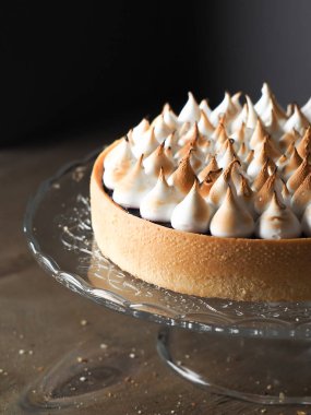 krem şanti ile lezzetli çikolatalı kek  