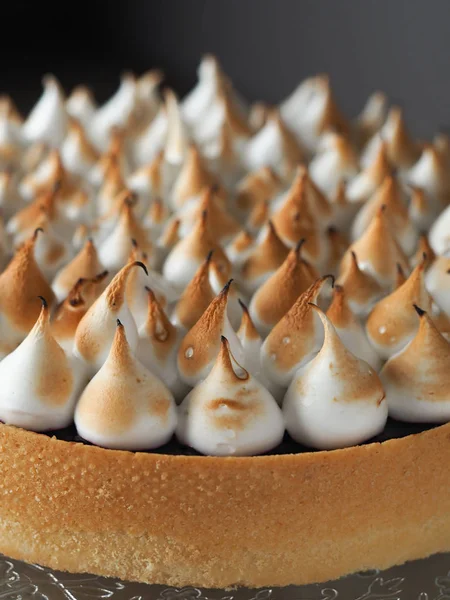 Delicious Meringue Pie Close — Free Stock Photo
