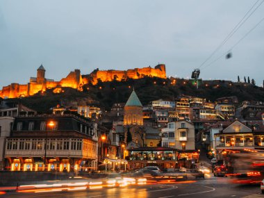 Akşam Tiflis City Manzarası, Georgia. Narikala Kalesi