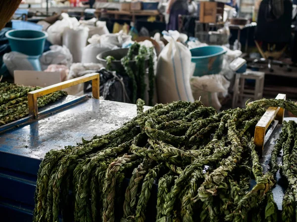 Vlechten Gedroogde Paardenzweren Aveluk Yerevan Markt Een Stal — Stockfoto