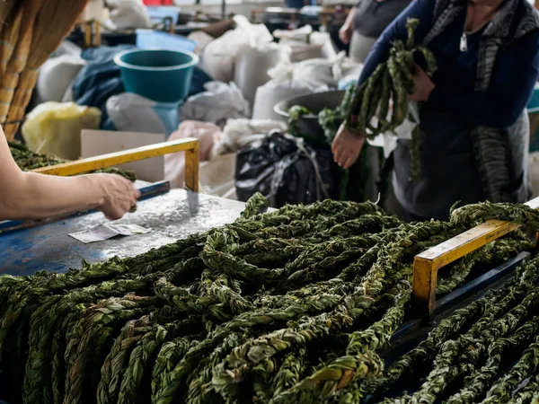 Vrouw Door Gedroogde Paardenzweren Aveluk Yerevan Markt Lokale Valuta Drahma — Stockfoto