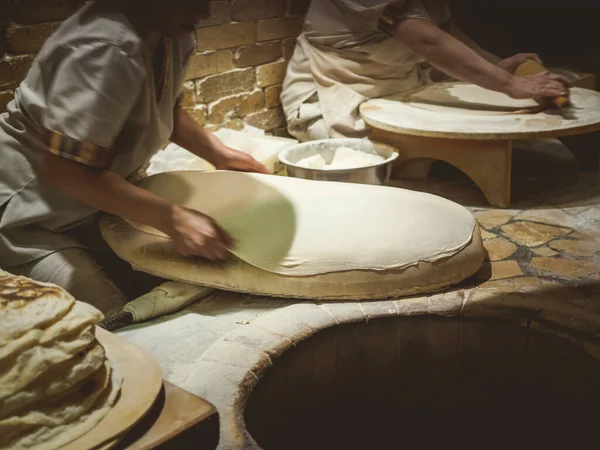 Mujeres Haciendo Pan Plano Lavash Armenia Cocina Tradicional — Foto de Stock