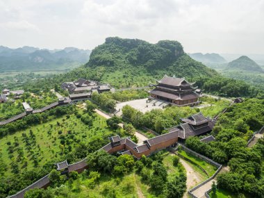 Ninh Binh Bai Dinh tapınakta görüntüleyin