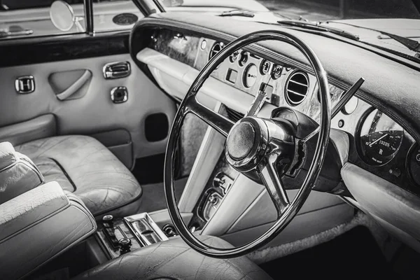 Stare Zabytkowe Wnętrze Samochodu Czarno Białe — Zdjęcie stockowe