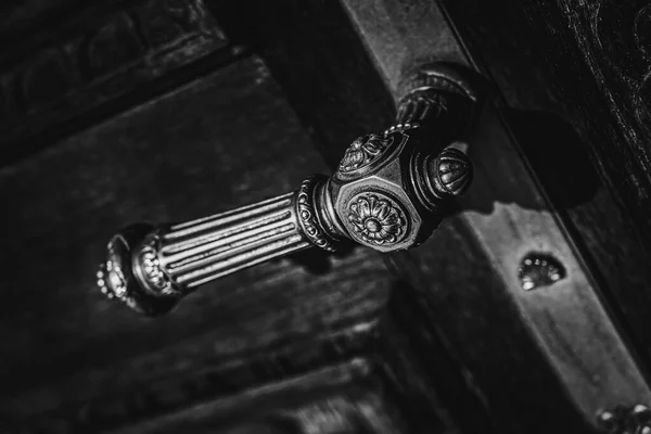 Dekoracyjne Stare Drzwi Vintage Uchwyt Czarny Biały — Zdjęcie stockowe