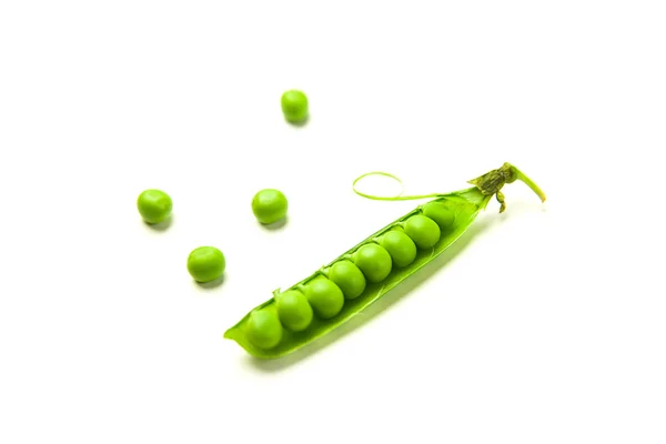 Pea pod och pea frön på vit — Stockfoto