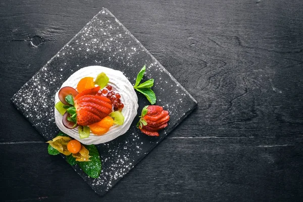 Desart with fresh strawberries and mint. Italian cuisine. Top view. On Wooden background. — Stock Photo, Image