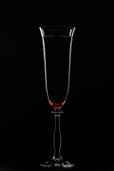 Склянка на чорному фоні . — стокове фото