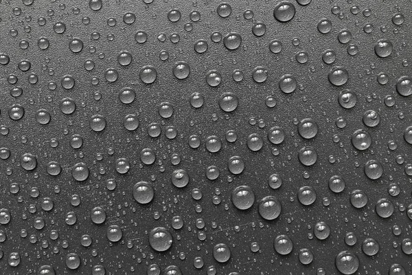 su siyah arka plan üzerine bırakır. Makro.