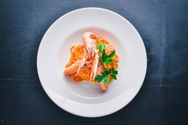 Makarna ve kaplan karides