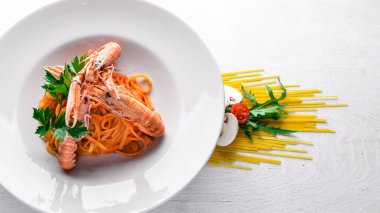 Makarna ve kaplan karides