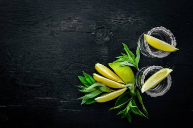 Tekila kireç ve buz ile