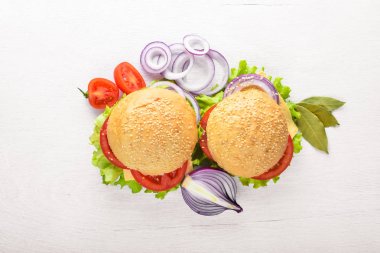 Peynir, hamburger eti